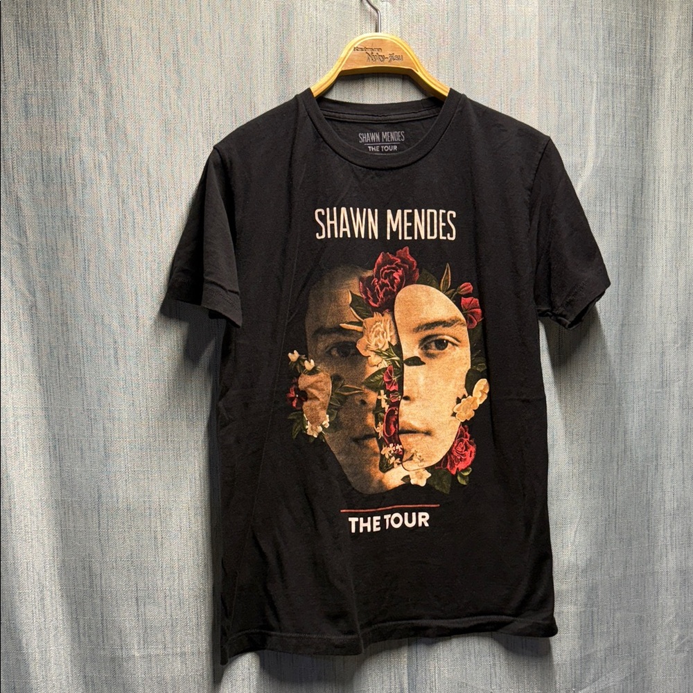 Shawn Mendes Black Graphic concert T-Shirt size medium